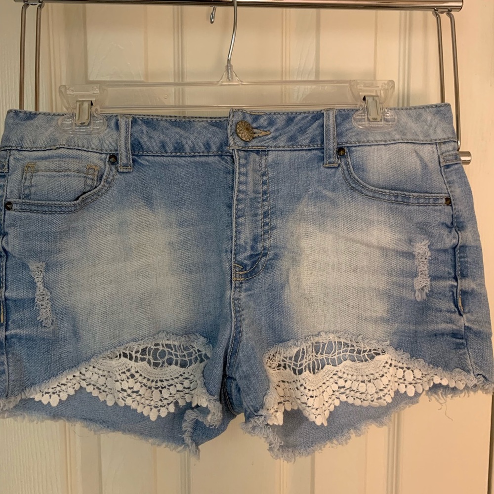 Junior size 11 light wash jean shorts